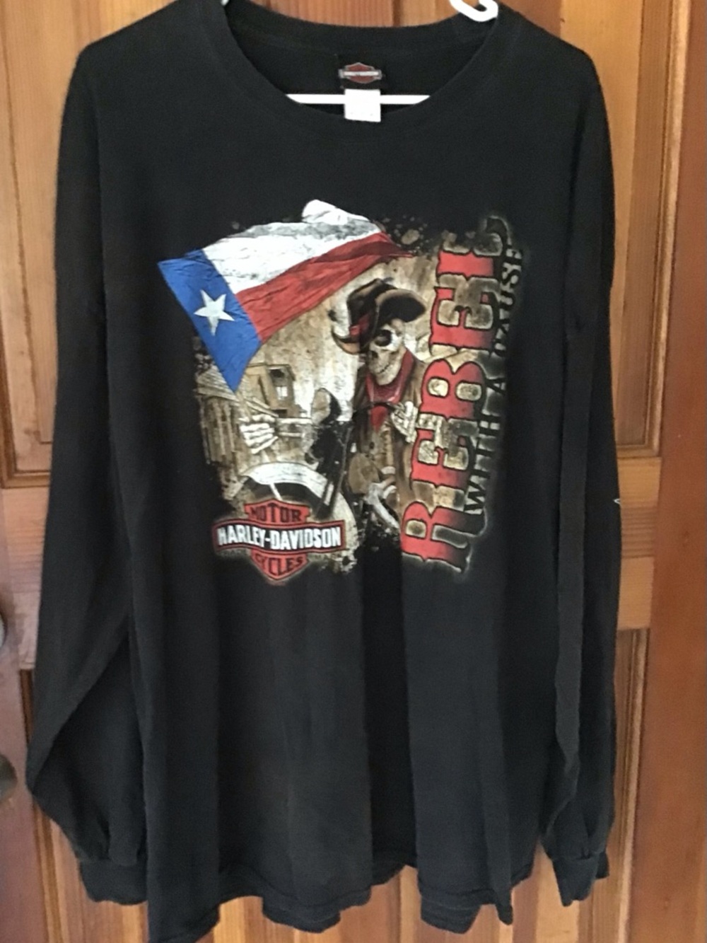 Harley Davidson long sleeve tee.